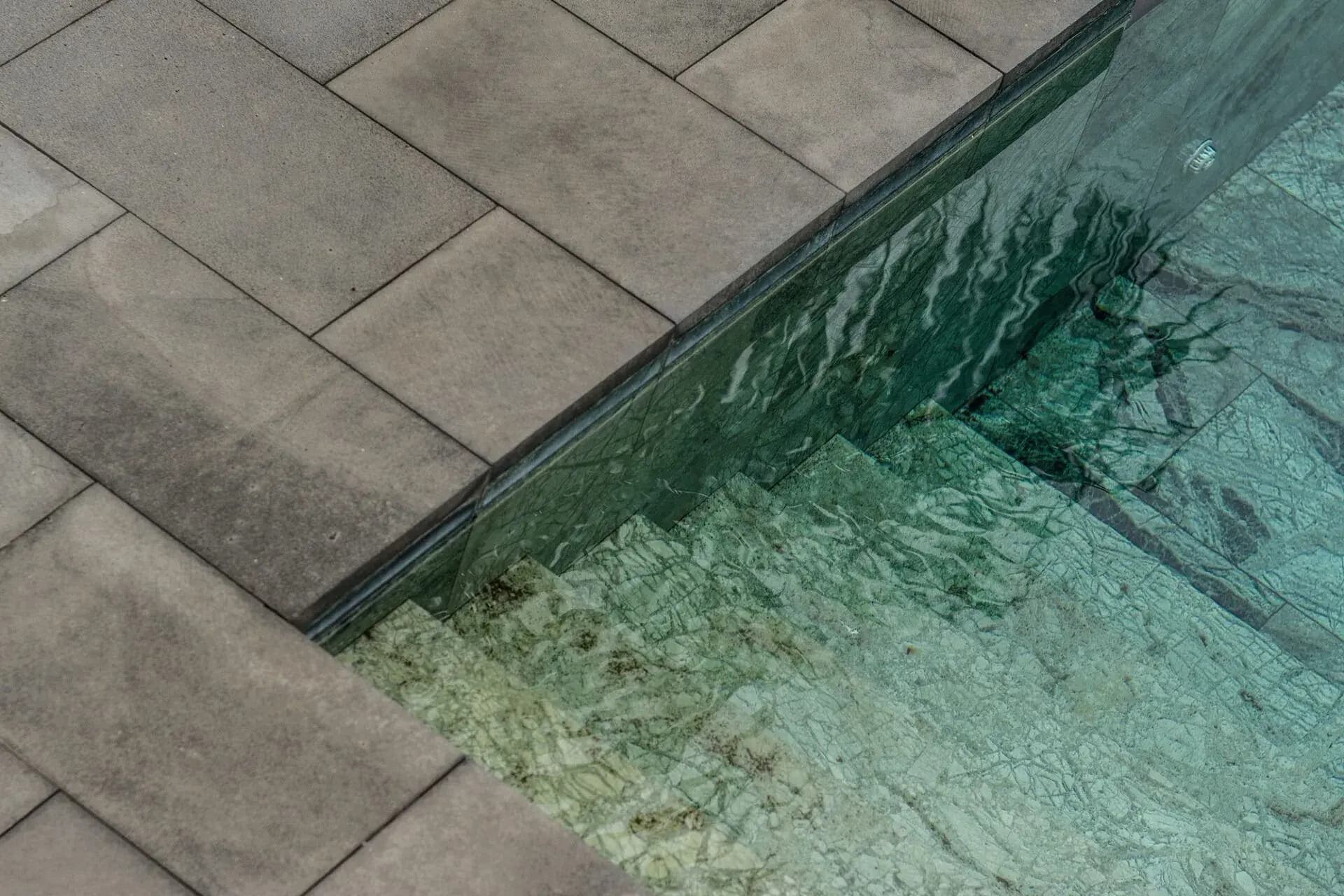 Piscina transformada con microcemento GM